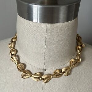 TRIFARI CROWN 50s Vintage Bow Necklace Gold Plated Trifarium Collar Choker
